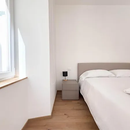 Apartment Palazzo Saba Tirabora Short Rent Triest