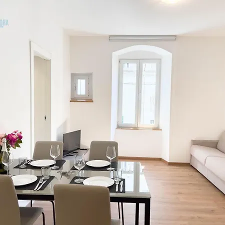 Palazzo Saba Tirabora Short Rent Apartment