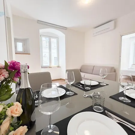 Apartment Palazzo Saba Tirabora Short Rent