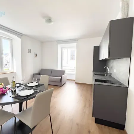 Palazzo Saba Tirabora Short Rent * Triest