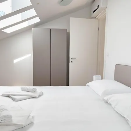 Palazzo Saba Tirabora Short Rent Triest