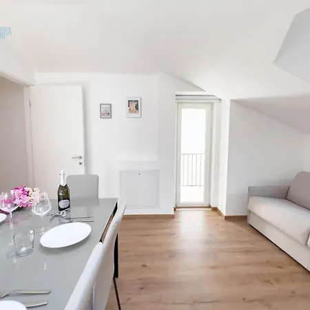 Palazzo Saba Tirabora Short Rent * Triest