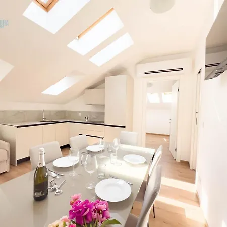 Apartment Palazzo Saba Tirabora Short Rent Triest