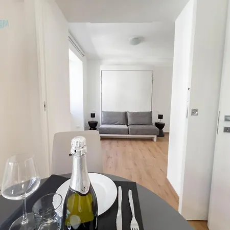 Palazzo Saba Tirabora Short Rent Apartment *