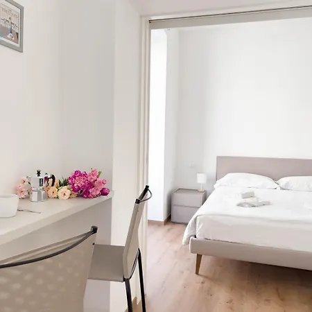 Palazzo Saba Tirabora Short Rent Apartment Triest