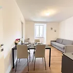 Palazzo Saba Tirabora Short Rent Apartment Trieste
