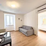 Palazzo Saba Tirabora Short Rent Apartment