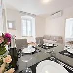 Apartment Palazzo Saba Tirabora Short Rent