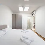 Palazzo Saba Tirabora Short Rent Apartment