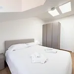 Apartment Palazzo Saba Tirabora Short Rent Trieste
