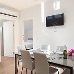 Palazzo Saba Tirabora Short Rent * Trieste