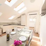 Apartment Palazzo Saba Tirabora Short Rent Trieste