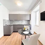 Palazzo Saba Tirabora Short Rent Apartment