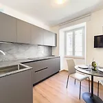 Apartment Palazzo Saba Tirabora Short Rent Trieste
