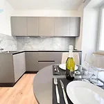 Palazzo Saba Tirabora Short Rent Apartment