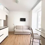 Palazzo Saba Tirabora Short Rent Apartment