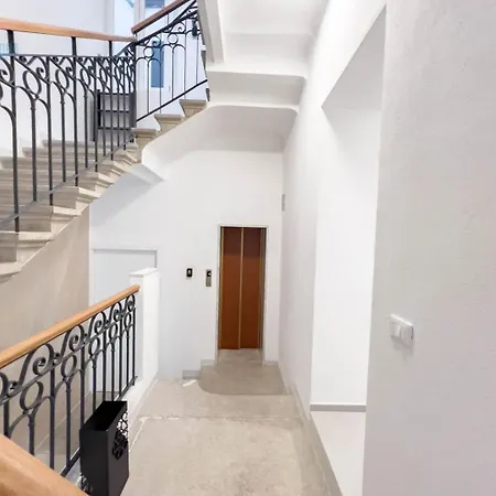 Palazzo Saba Tirabora Short Rent Apartment *