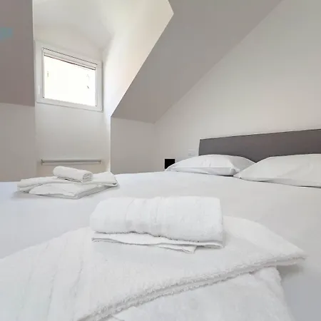 Apartment Palazzo Saba Tirabora Short Rent *