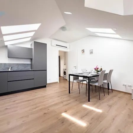 Palazzo Saba Tirabora Short Rent Apartment *
