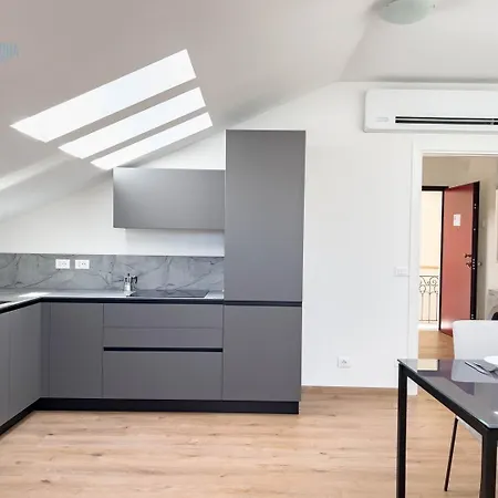 Apartment Palazzo Saba Tirabora Short Rent Trieste