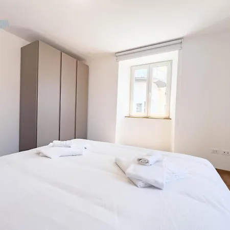 Apartment Palazzo Saba Tirabora Short Rent Trieste