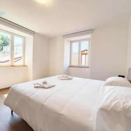 Palazzo Saba Tirabora Short Rent * Trieste