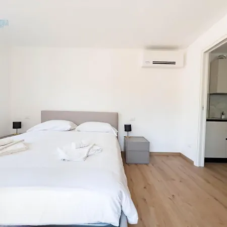 Palazzo Saba Tirabora Short Rent Apartment