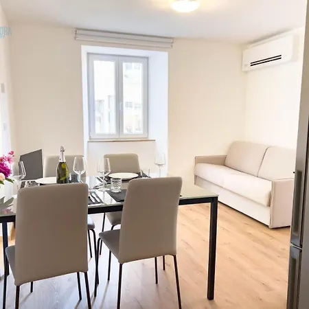 Palazzo Saba Tirabora Short Rent Apartment