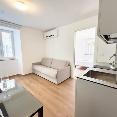 Apartment Palazzo Saba Tirabora Short Rent