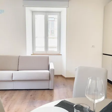 Apartment Palazzo Saba Tirabora Short Rent Trieste