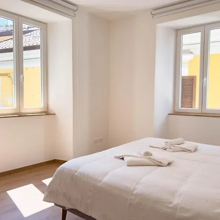 Palazzo Saba Tirabora Short Rent Apartment Trieste
