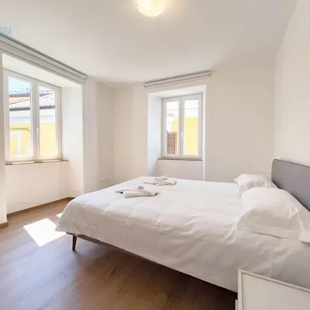 Palazzo Saba Tirabora Short Rent Apartment Trieste