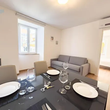 Palazzo Saba Tirabora Short Rent شقة *