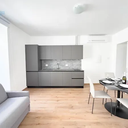 Apartment Palazzo Saba Tirabora Short Rent Trieste