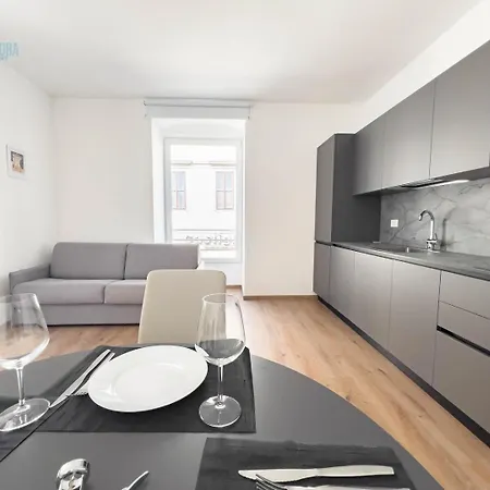 Palazzo Saba Tirabora Short Rent شقة