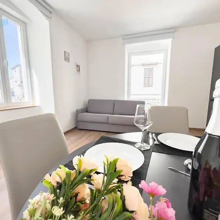 Apartment Palazzo Saba Tirabora Short Rent Trieste