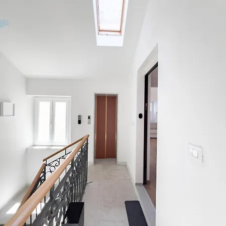 Palazzo Saba Tirabora Short Rent Apartment *