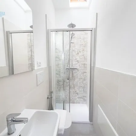 Palazzo Saba Tirabora Short Rent شقة *