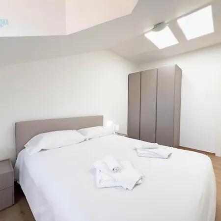 Apartment Palazzo Saba Tirabora Short Rent Trieste
