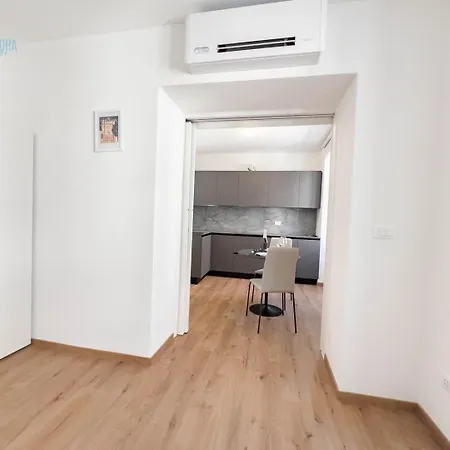 Palazzo Saba Tirabora Short Rent شقة ترييستي