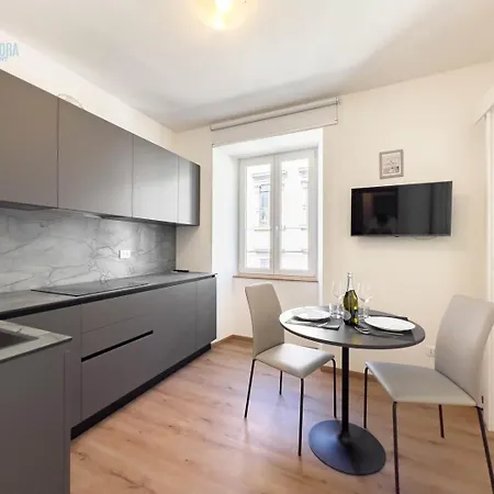 Palazzo Saba Tirabora Short Rent Apartment Trieste