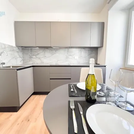 Palazzo Saba Tirabora Short Rent Apartment