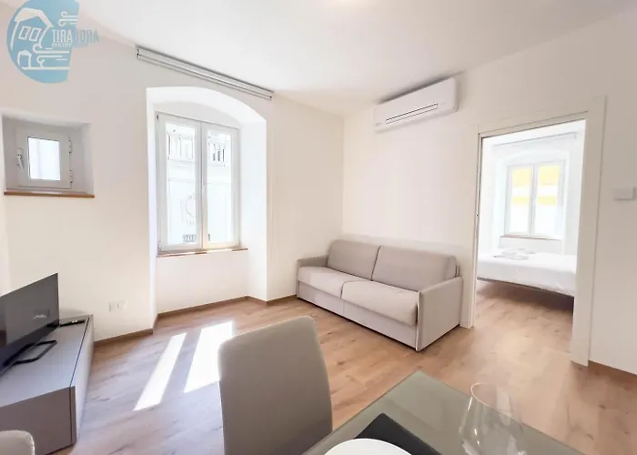 Palazzo Saba Tirabora Short Rent