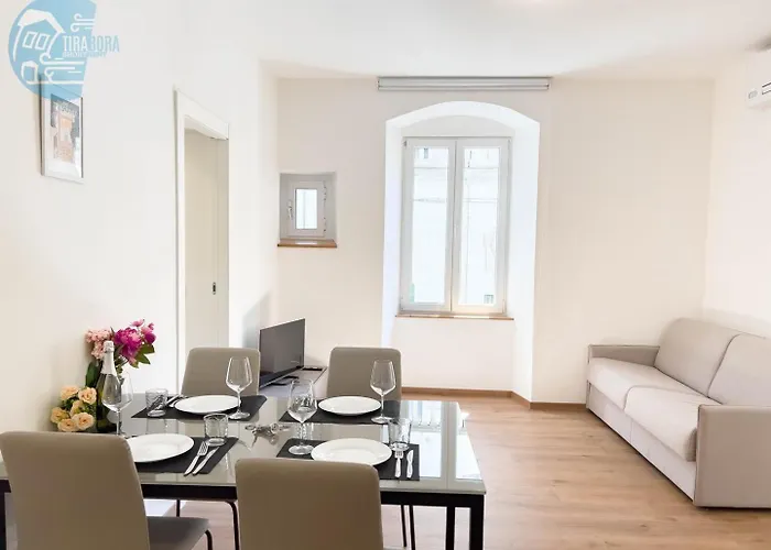 Palazzo Saba Tirabora Short Rent Lägenhet