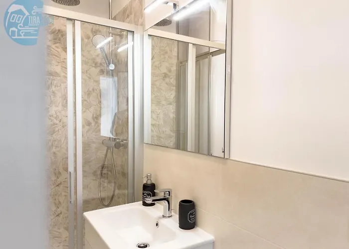 Palazzo Saba Tirabora Short Rent Lägenhet *