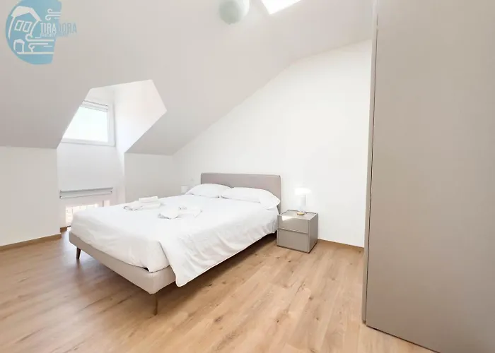 Palazzo Saba Tirabora Short Rent Lägenhet Trieste