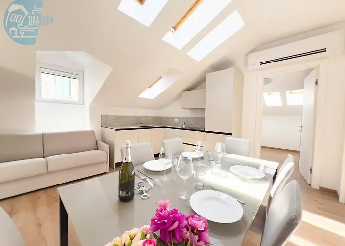 Palazzo Saba Tirabora Short Rent Lägenhet