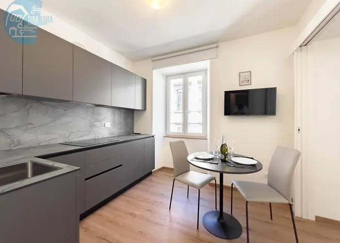 Palazzo Saba Tirabora Short Rent Lägenhet Trieste