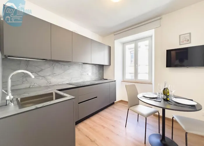 Lägenhet Palazzo Saba Tirabora Short Rent Trieste