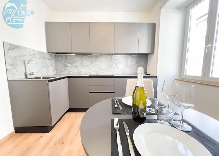 Palazzo Saba Tirabora Short Rent Lägenhet